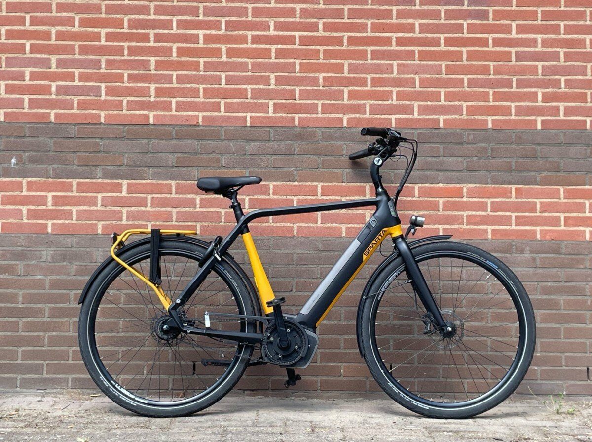 Sparta M11Ti Smart / Connected Black/Yellow Matte